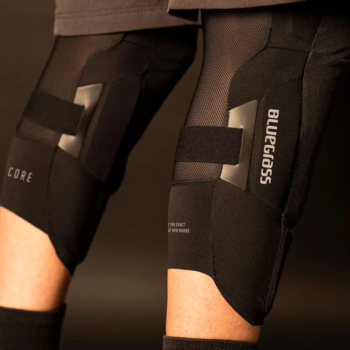 Bluegrass Aura Core knee guard - Black