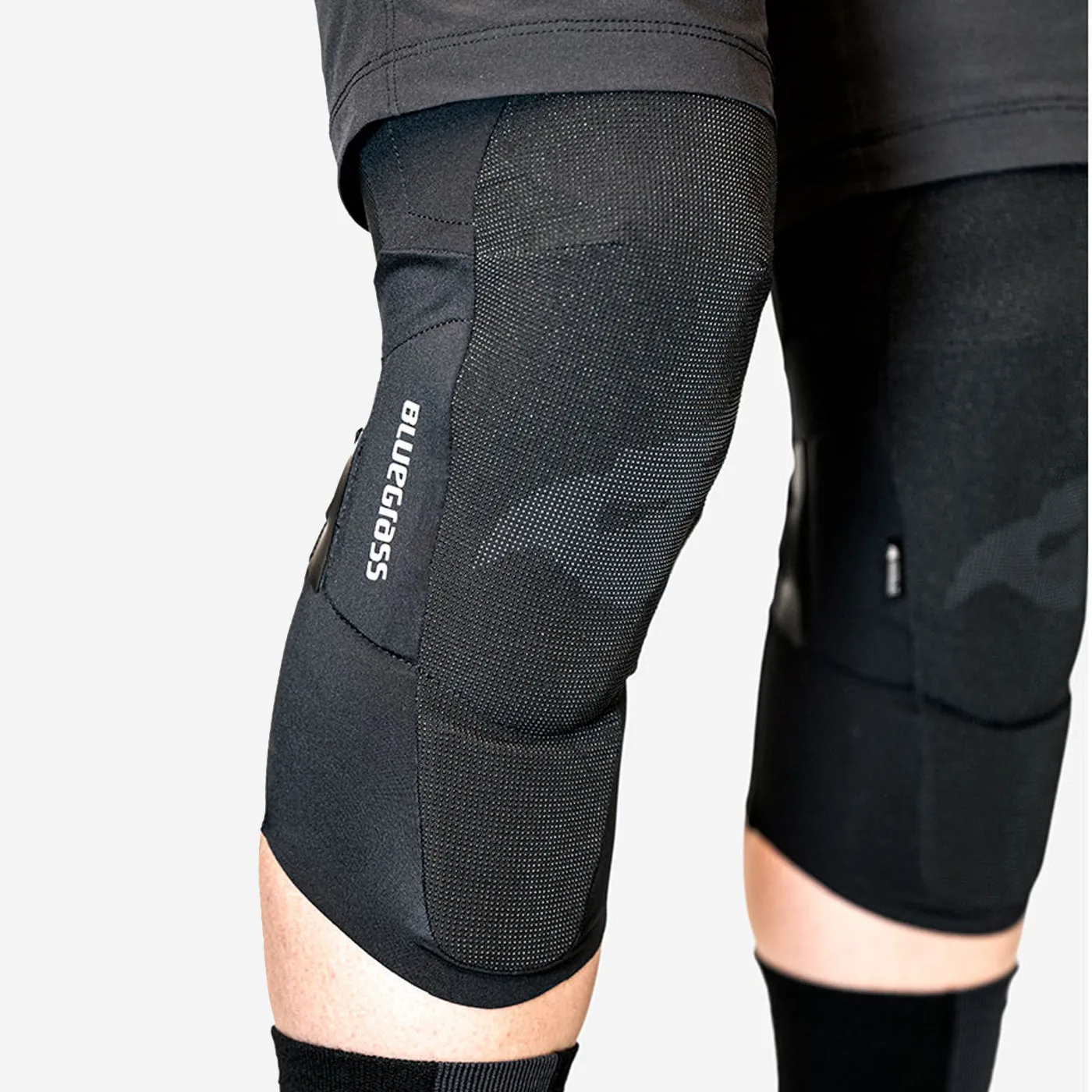Bluegrass Aura Core knee guard - Black