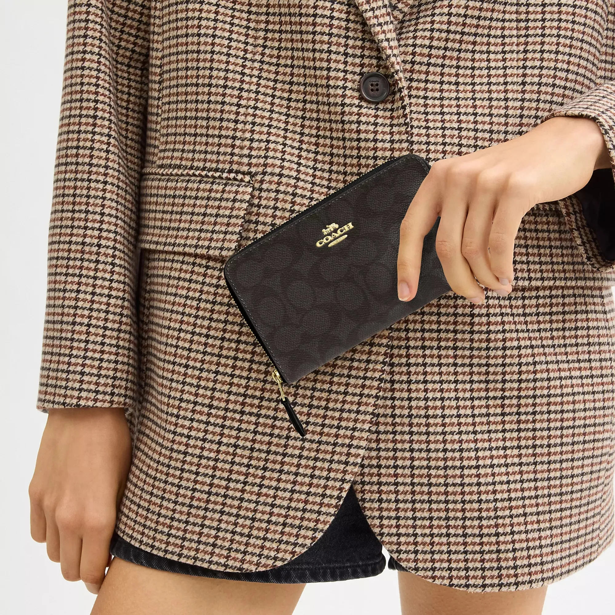 Coach Outlet Medium Id Zip Wallet In Signature Canvas