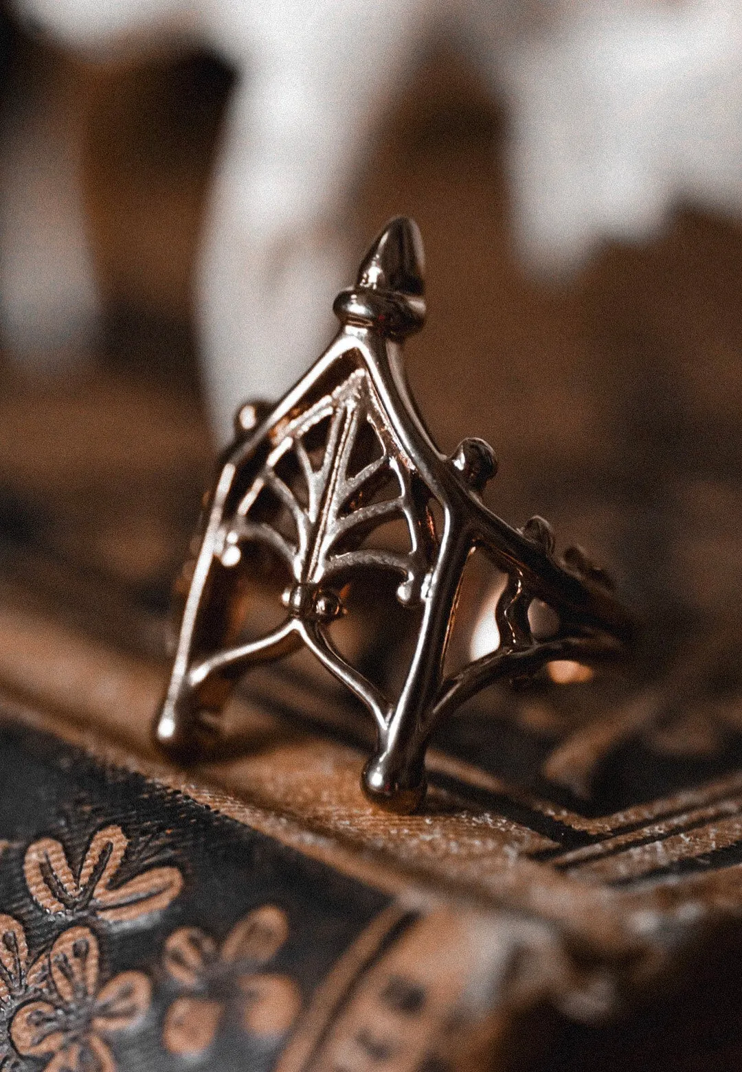 Lively Ghosts - Sacred Arches - Ring