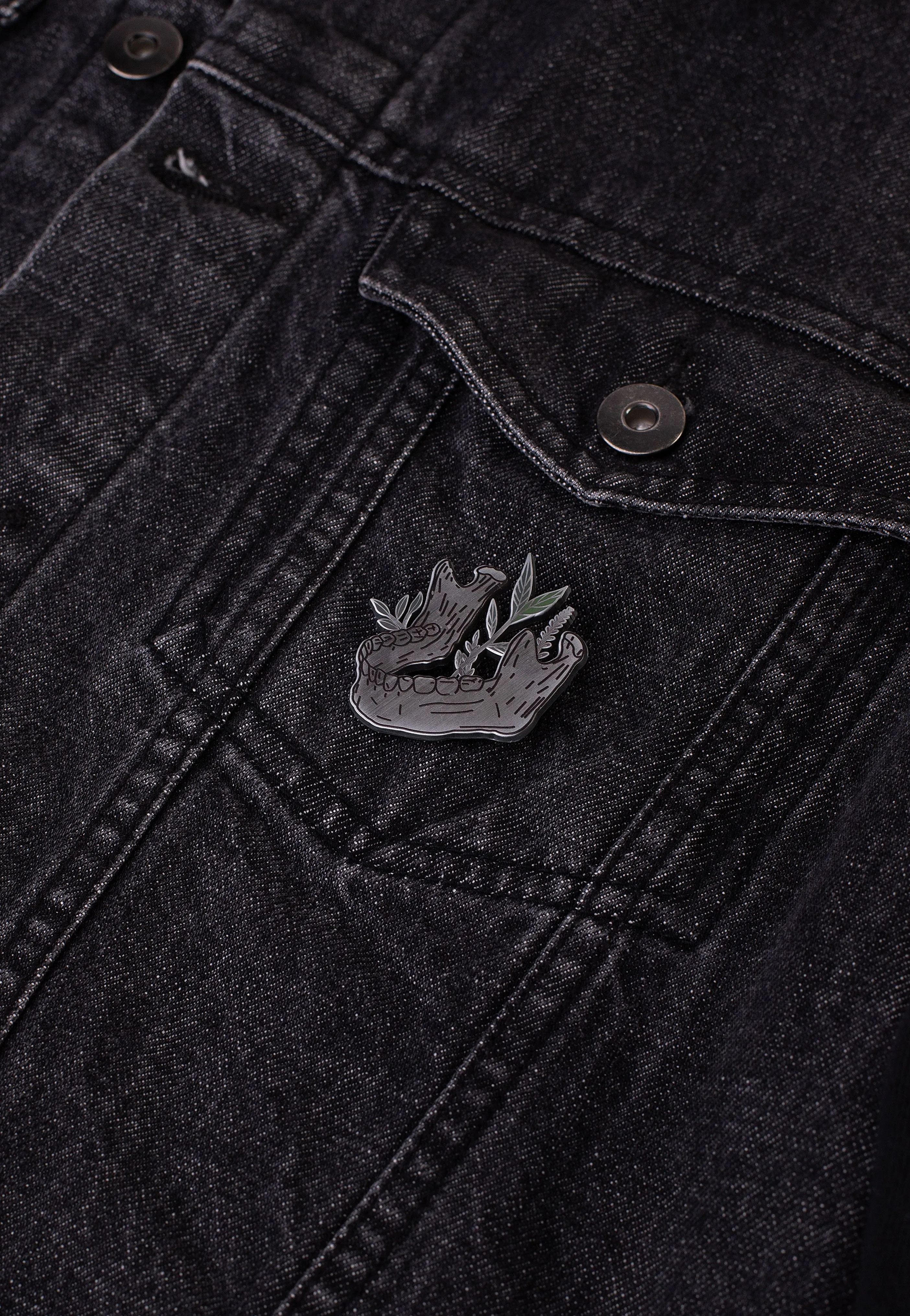 Lively Ghosts - Wilted - Pin