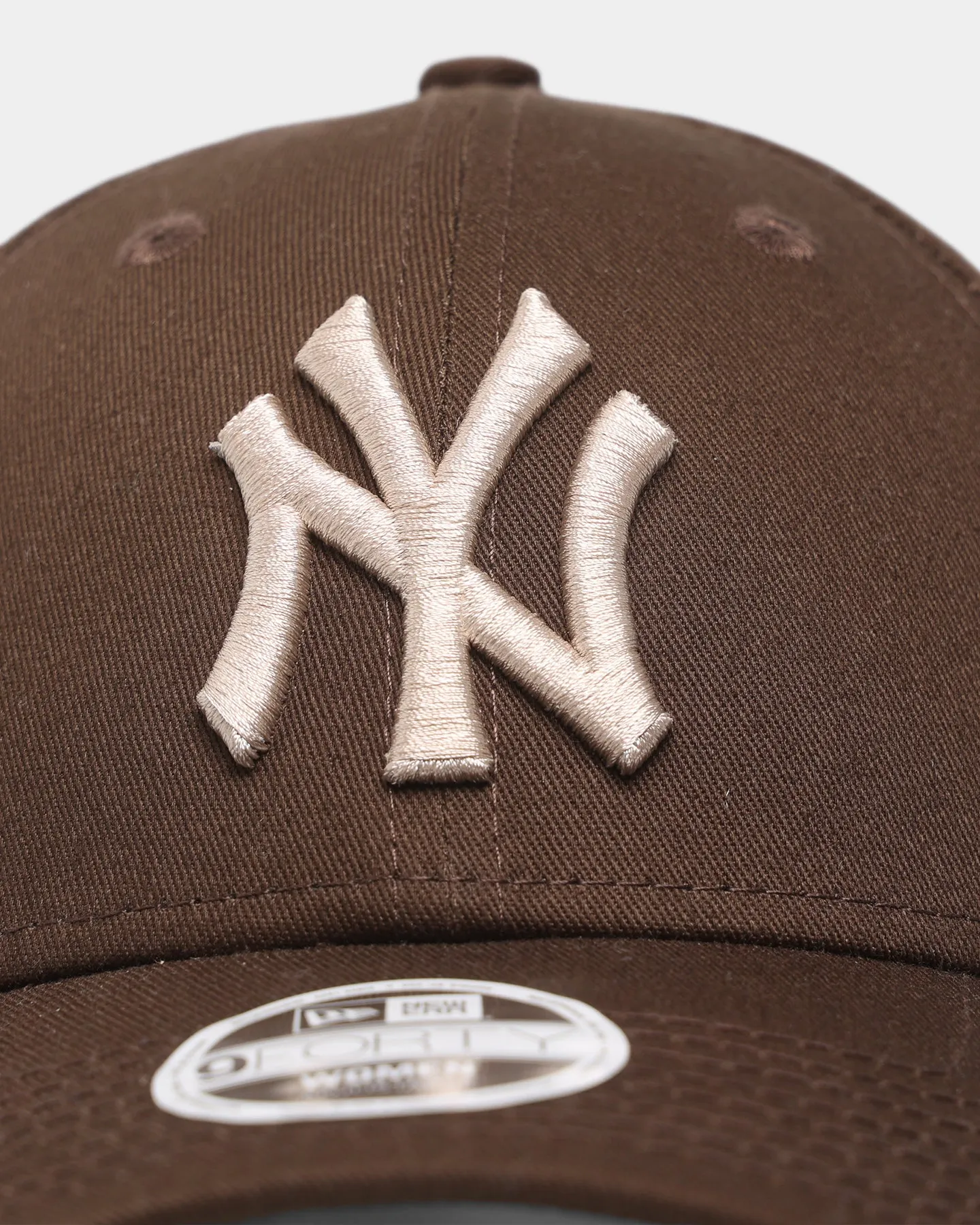 New Era Women's New York Yankees 'Choc Wafer' 9FORTY Casual Strapback Walnut