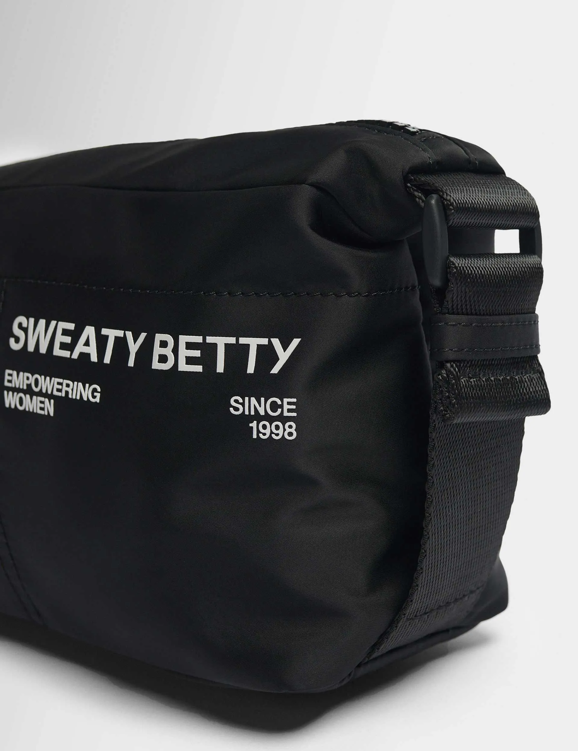 Strive Washbag - Black